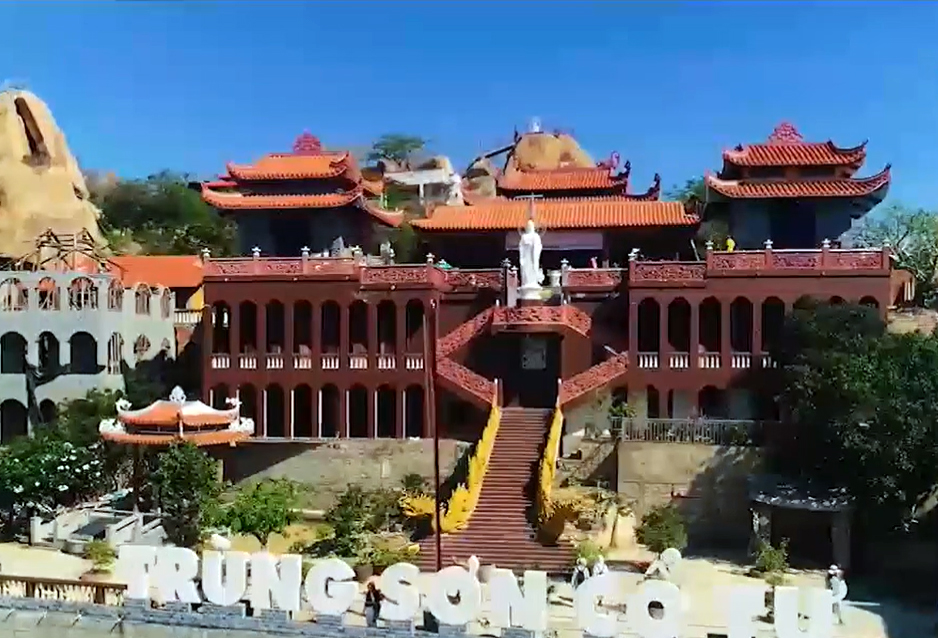 Choáng ngợp kiến trúc nguy nga của Trùng Sơn Cổ Tự - 2